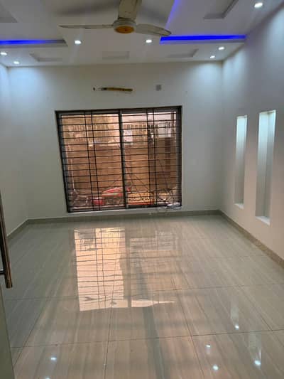 10 marla upper portion like brand new