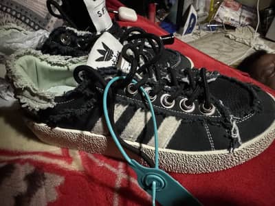 Adidas shoes 40 unisex Vietnam made