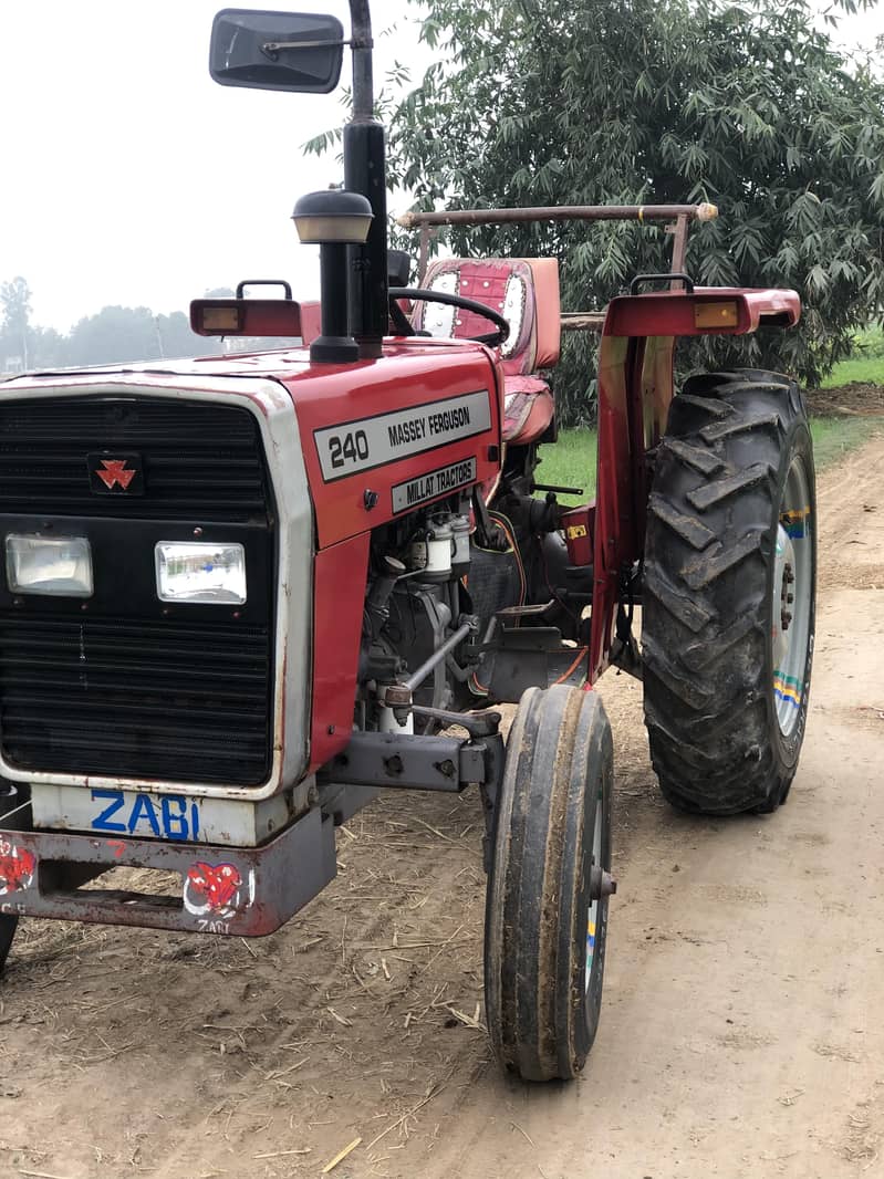 "2015 ماڈل ٹریکٹر برائے فروخت – فوری دستیاب" 0