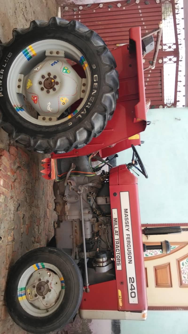 "2015 ماڈل ٹریکٹر برائے فروخت – فوری دستیاب" 5