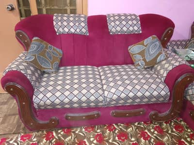 7 seater sofa set. . . . totally new condition. . . . urgent sale