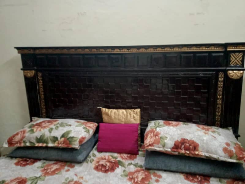 Double Bed, Dressing 1