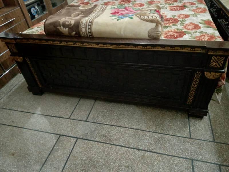 Double Bed, Dressing 2