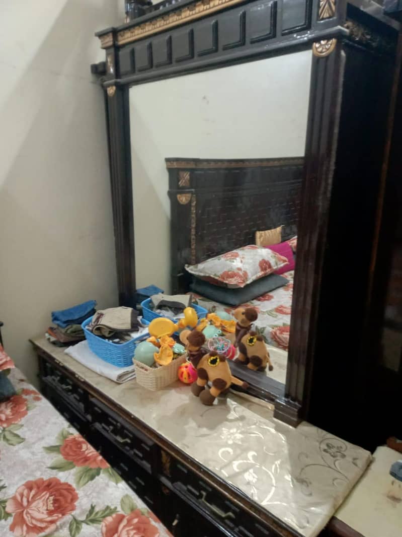 Double Bed, Dressing 3