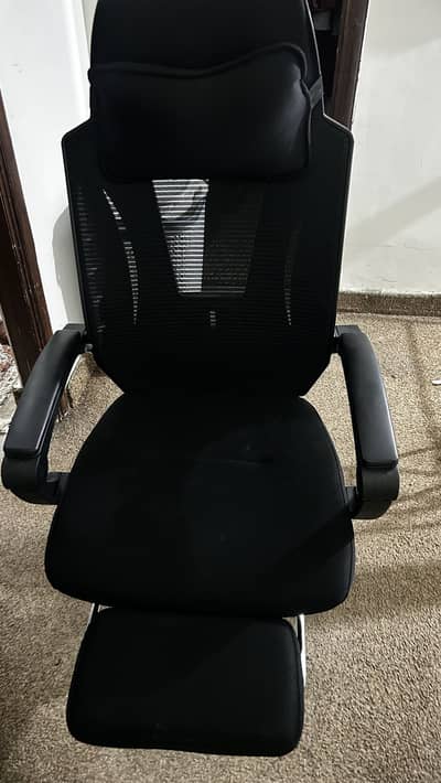 2 office chairs in almost new condition