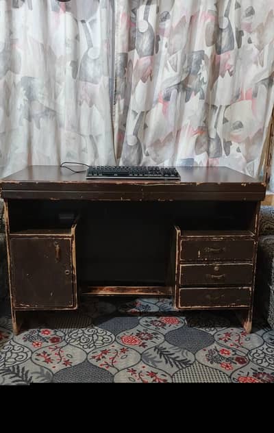 Office Computer Table,  Used, 3 Daraz and and one wardrobe