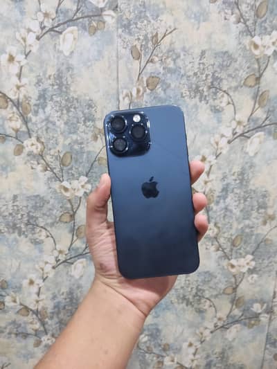 apple iphone 15 pro max pta approved M/C only minor crqck on back