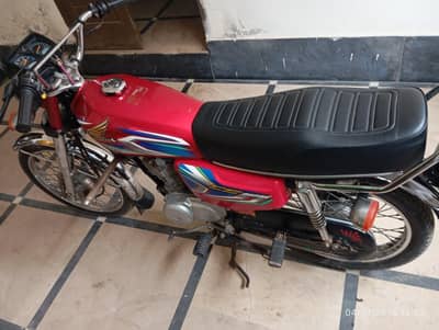 Honda 125cc red colour condition 10by10