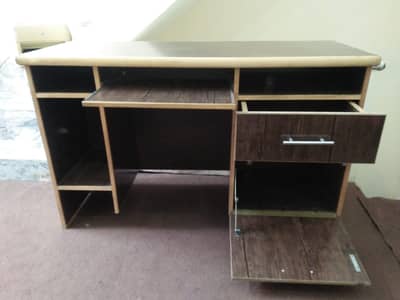 Computer table for sale