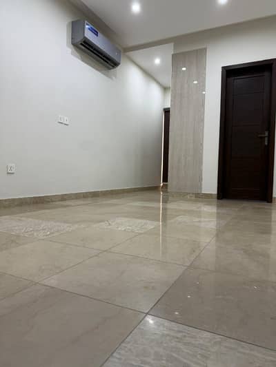 HOT LOCATION LAVISH APARTMENT AVAILABLE FOR SALE IN GULBERG, OPPOSITE HAFIZ CENTER.