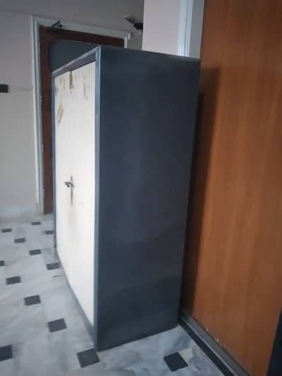 Iron almari for Sale in good Condition