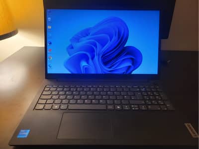 Lenovo V15 G5 – 13th Gen Intel Core i5 | 8GB RAM | 512GB SSD | 10/10