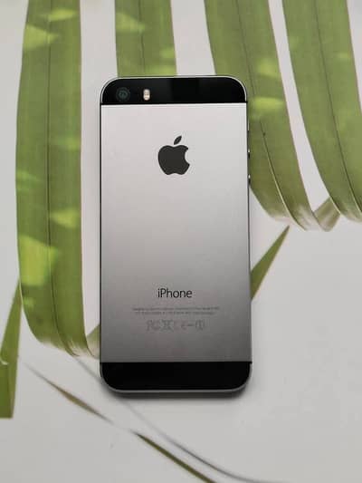 iphone 5s for sale only Whatsapp number 03260536967