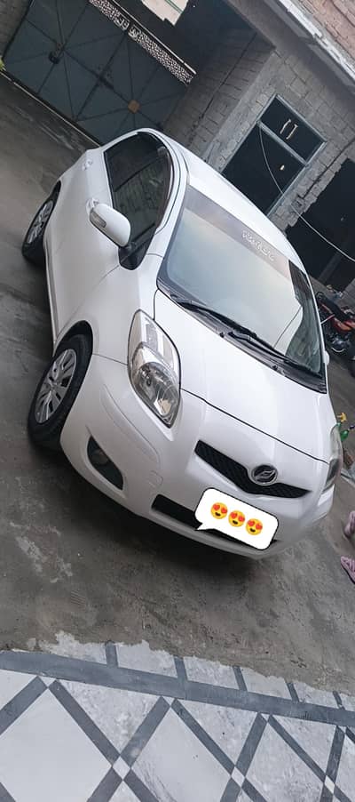 Toyota vitz 8/13 totally janvine colour only one piece spray 1300 cc i