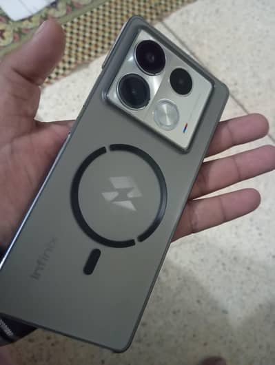 Infinix Note 40 . .  8+8gb Ramm  256gb Romm 2month warranty.