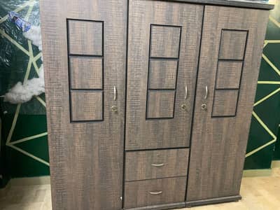 3 DOOR WARDROBE FOR SELL PRICE 28k  CONDITION 10/9