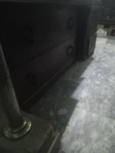 do draz wali almari hai