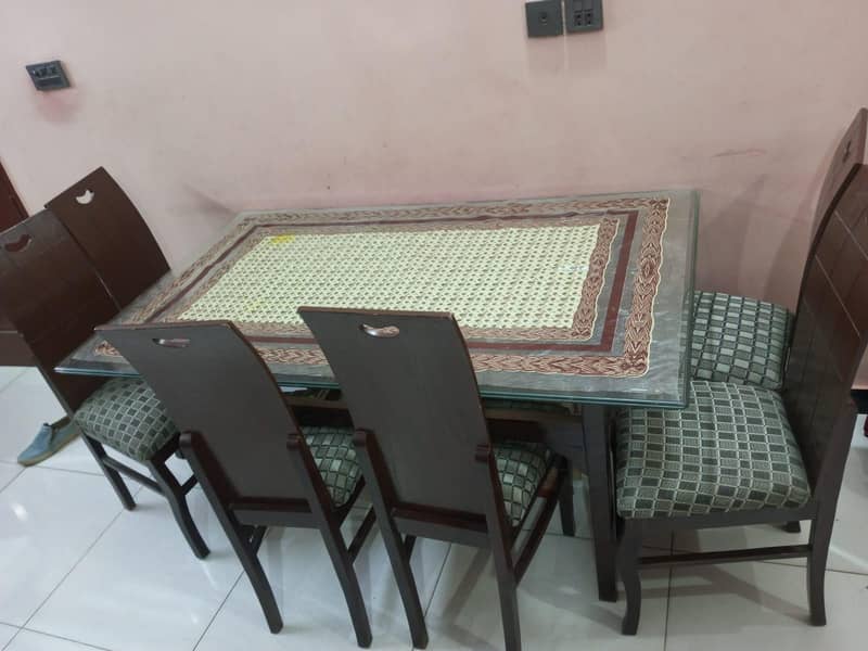 Dining table 0