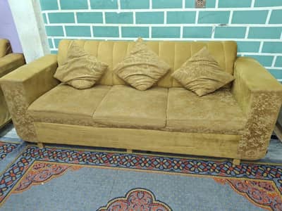 2 months use huwa Hy sofa space km hony ki wja s sale kr rahy Hy