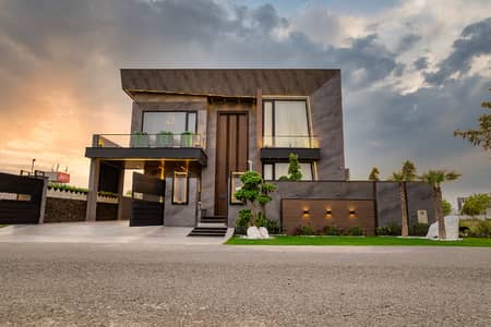 1 KANAL MODERN DESIGN FULL BASEMENT FULLY FURNISHED BANGALOW FOR SALE NEAR TO MCDONALDS.