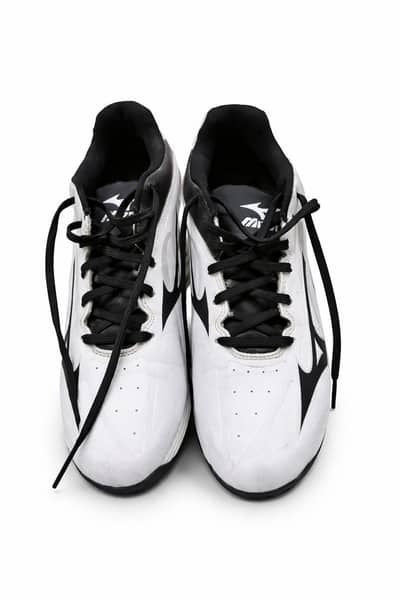 I want to sell my brand new Football shoes