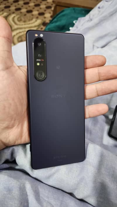 Sony Xperia 1 mark 3 one hand use