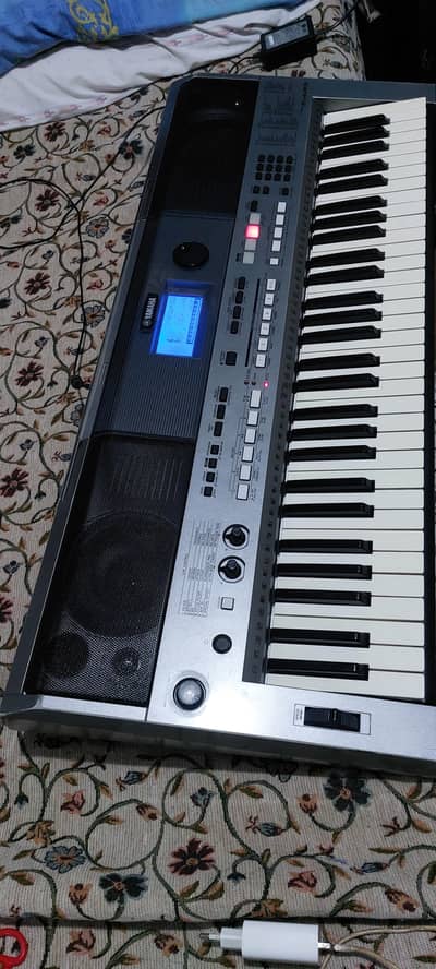 Yamaha PSR E443 in very good condition
