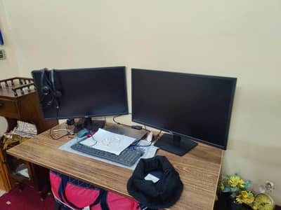 2 dell LEDs 27 inch . only box opened