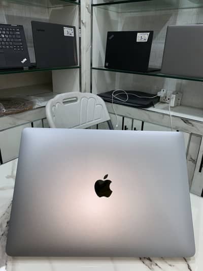 Apple MacBook Air M1 (2020) – 13, 8GB RAM, 256GB SSD – 10/10 condition