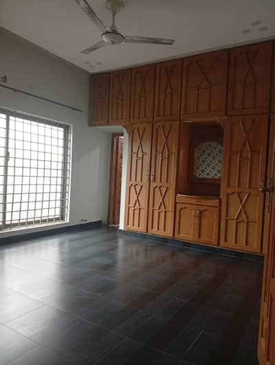 2bed Unfarnsih ground portion available for rent