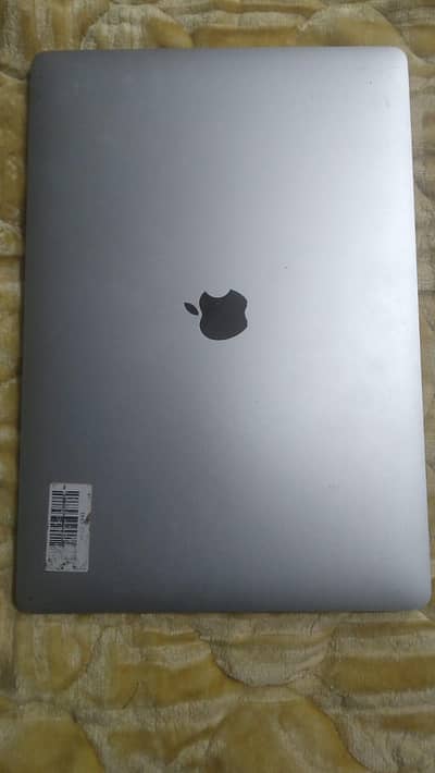 MacBook pro 2019 16 inch 16gb ram 512gb SSD core i7