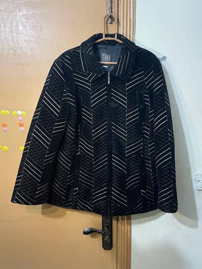 Stylish Black & Gold Chevron-Pattern Zip Jacket by LREMIWON