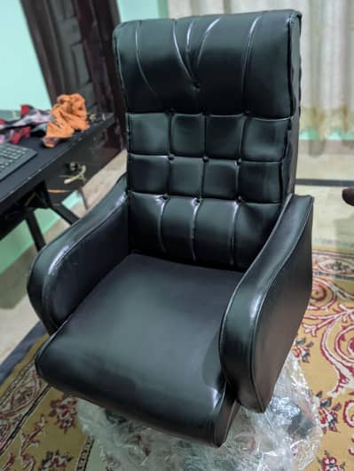 BOSS office chair brand new