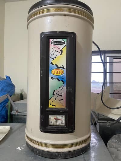 Highy capacity electric instant water geyser