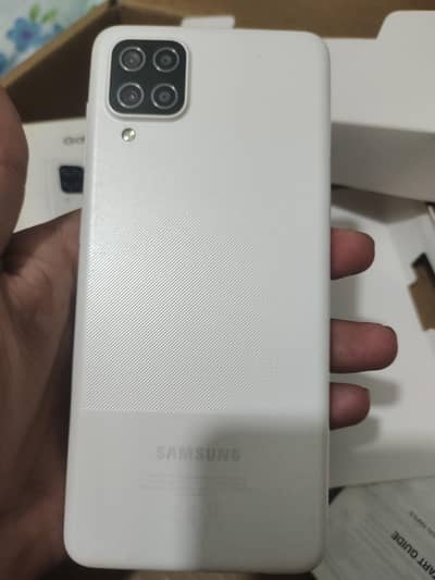 samsung a12 , 8/10 , complete box , 4,64 no charger