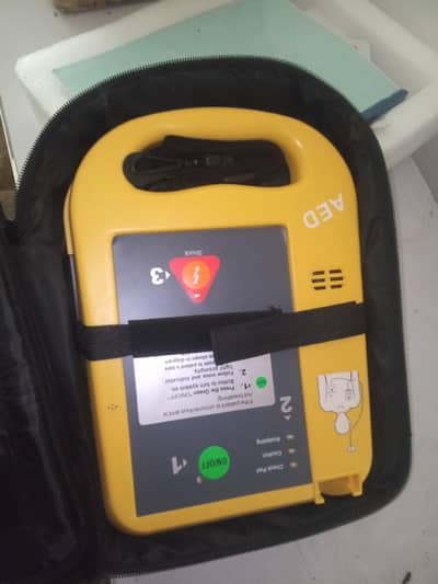 Aed defibrillator 100 ( medical device )