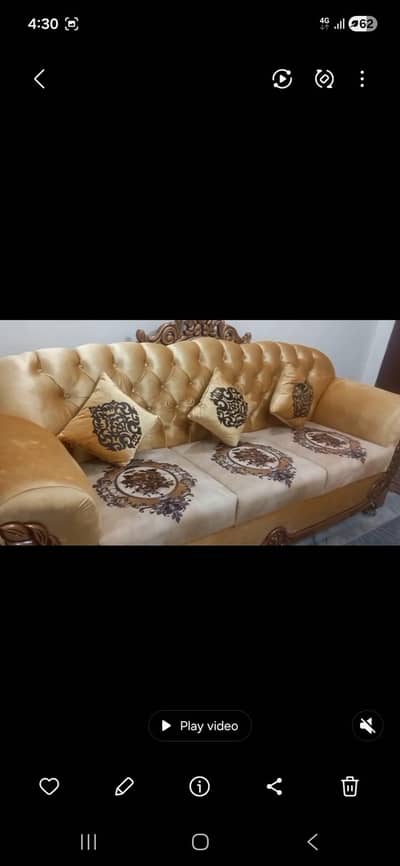 crown style sofa set