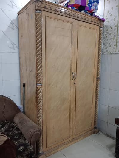 Urgent Sale Almari in low price