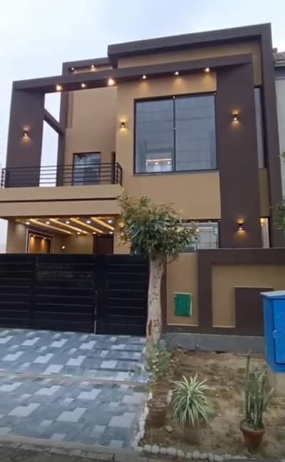 5 Marla Brand New House For Sale at Prime Location/Street Green View