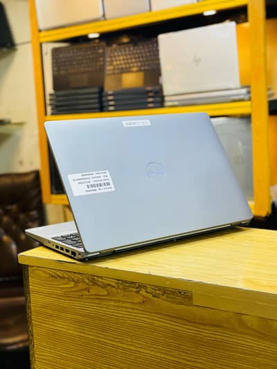 DELL LATITUDE 5511  i5 10 Gen. 2 GB GRAPHIC