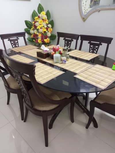 6 seater dining table for sell