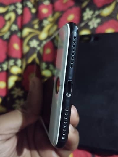 NEW CONDITION PHONE I PHONE 7 PLUS
