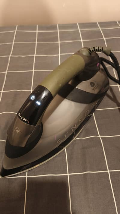 Solac steam iron 2400w