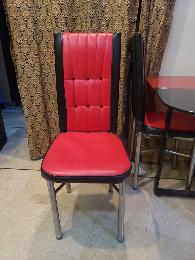 Modern and bold: Stylish Red & Black 4 Seater Glass dining Table. 1