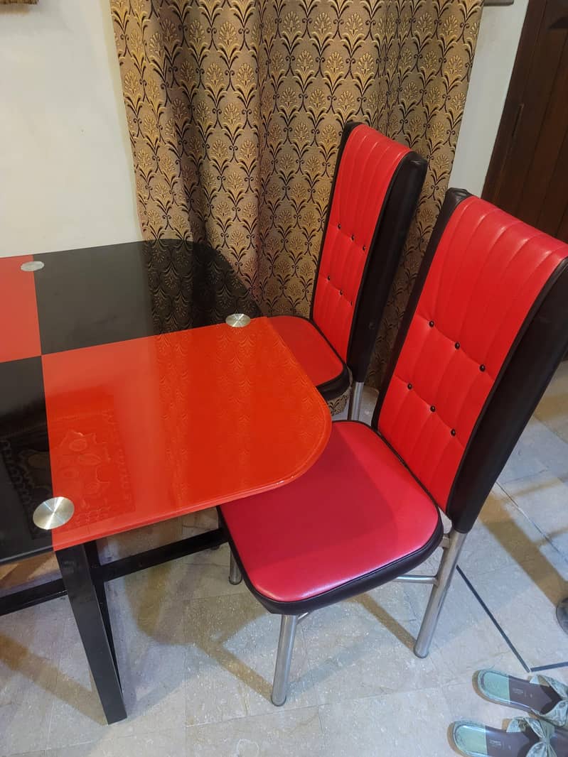 Modern and bold: Stylish Red & Black 4 Seater Glass dining Table. 3