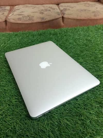 Apple Macbook Air 2017 | Core i5 | 8gb Ram | 250gb Ssd