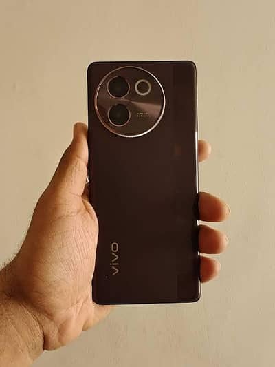 Vivo v30e full box and 10l10 condition not a single scratch home used