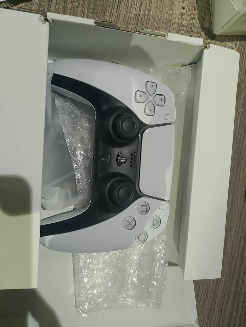 PS5 White Controller - COD Available 1