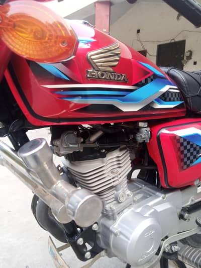 Honda 2024.06month ma nikla hy.  11k chla hy.