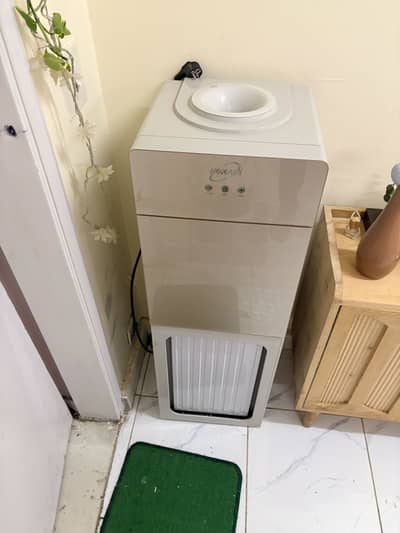 Homage water dispenser